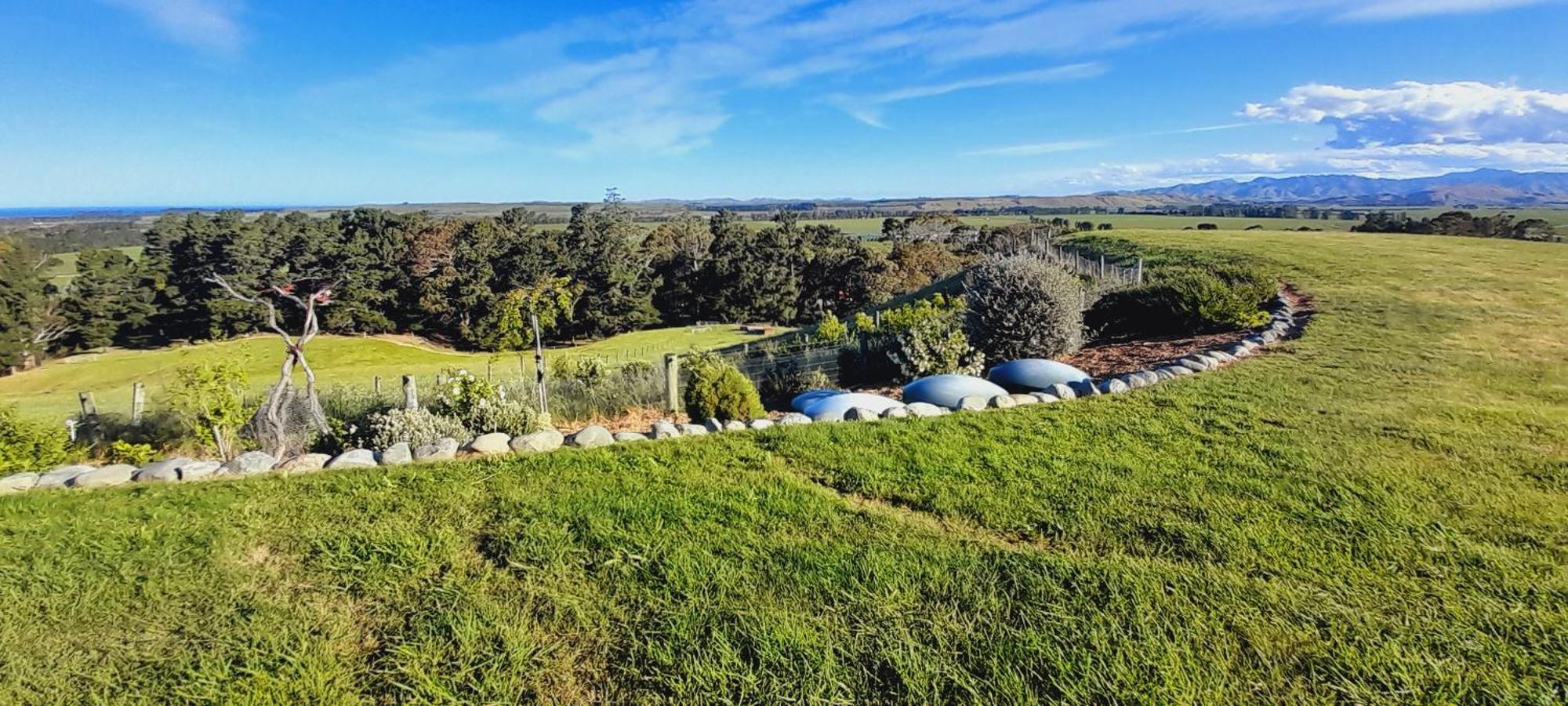Hill Top Retreat Lower Dashwood Екстер'єр фото