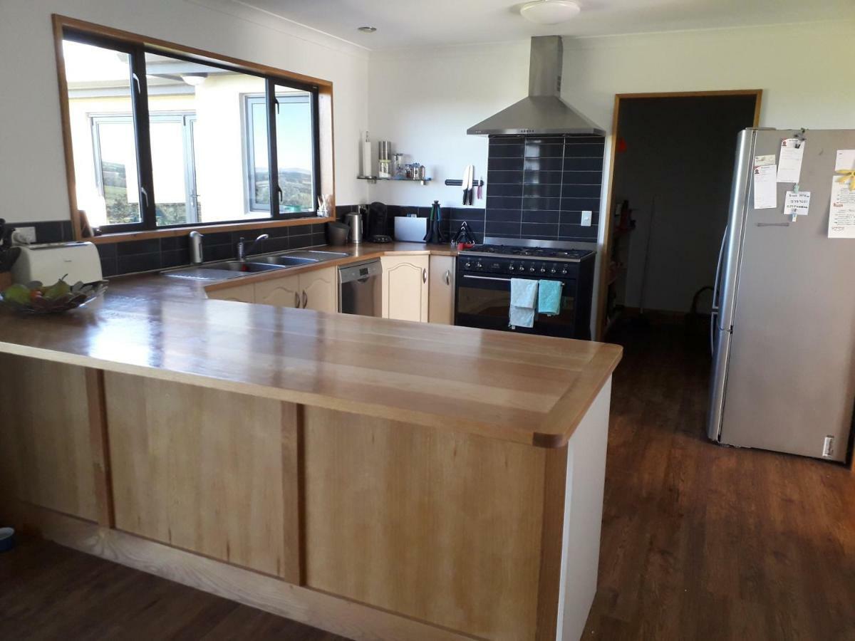 Hill Top Retreat Lower Dashwood Екстер'єр фото